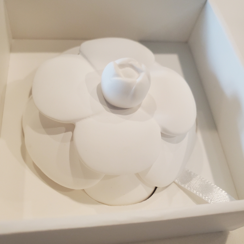 Chanel Diffuser/Paper Weight - Picture 2 of 6